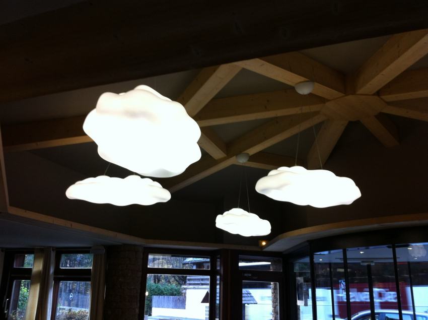 Suspensions décoratives sous charpente